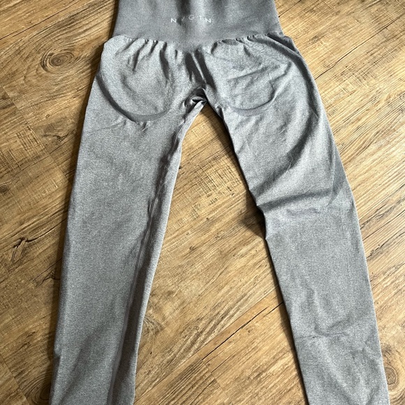 NVGTN Women's Gray Leggings - Picture 4 of 5